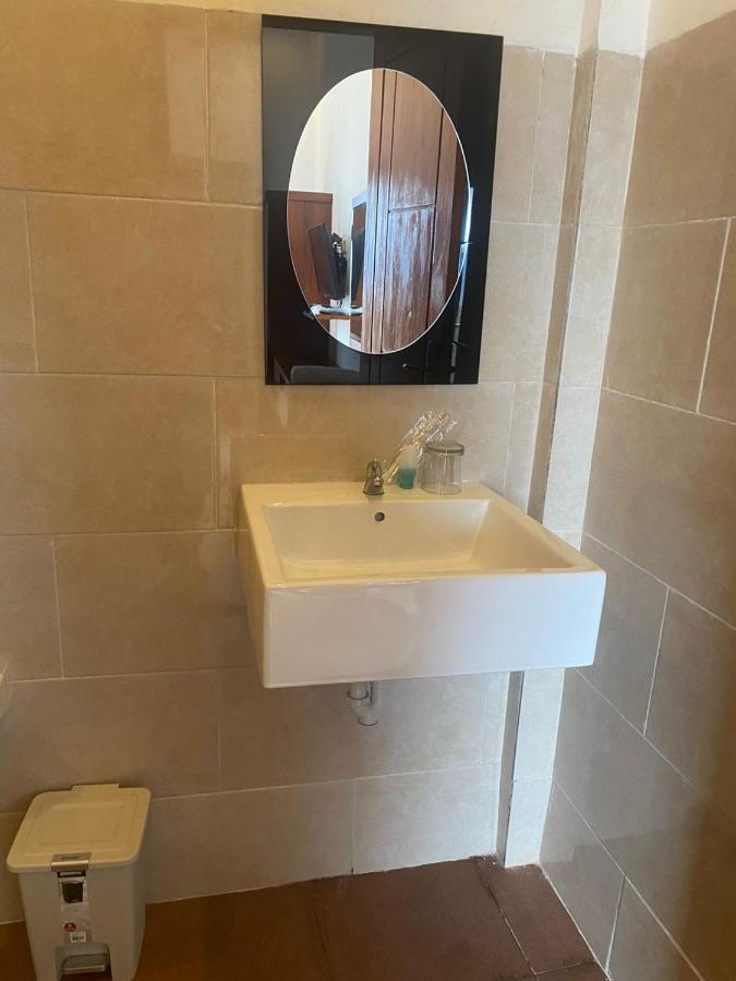 D'Transit Hotel Batununggul Luaran gambar